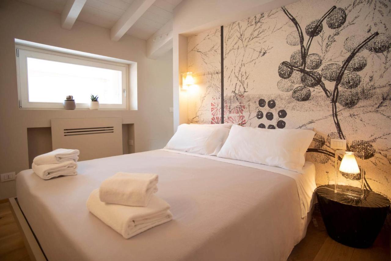 Time To Be - Luxury Apartments Centro Storico Peschiera del Garda Ngoại thất bức ảnh